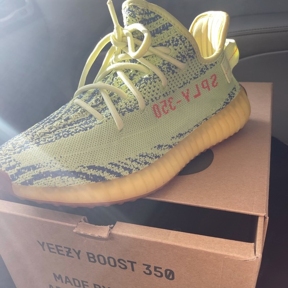 Yezzy Semi Frozen size 8.5